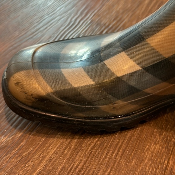 Authentic Burberry Rain Boots. - Picture 2 of 4